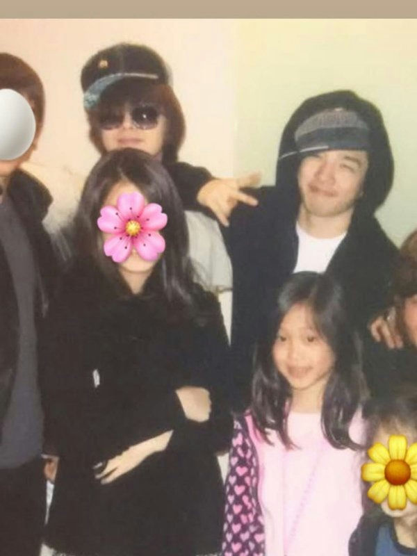 Lee Ju-young G-Dragon concertpeople' 'family' 'group' 'pose' 'indoor.