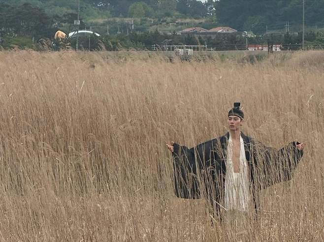 Lee Chae-min Bon Appétit Your Majestypeople' '' 'anbok' 'grass' 'field' 'nature.