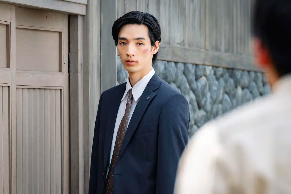 Hiroya Shimizu arrestpeople' 'man' 'suit' 'injury' 'serious.