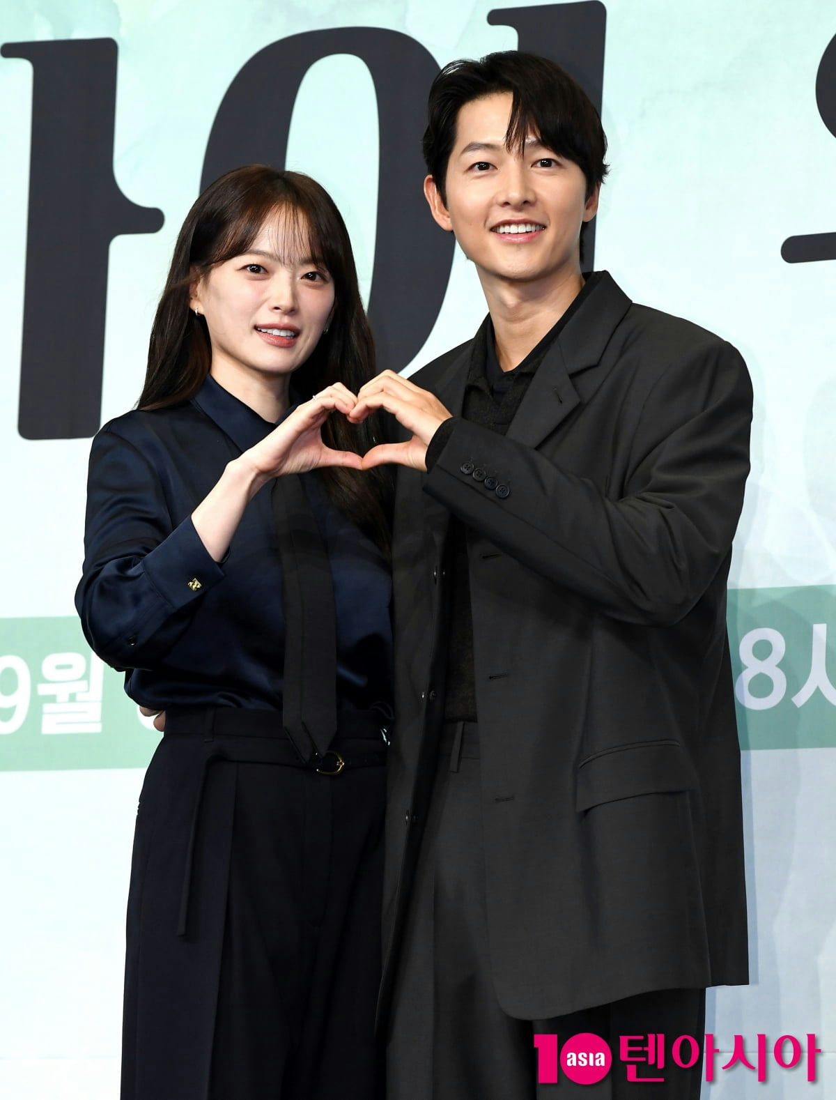 Song Joong-ki Chun Woo-hee My Youthpeople' 'heart' 'gesture' 'suit' 'smiling' '' 'orean.