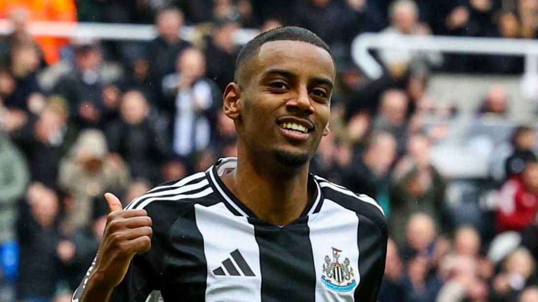 Toni Kroos Alexander Isak transferpeople' '' 'sak' 'thumbs' 'up' 'soccer' 'stadium.
