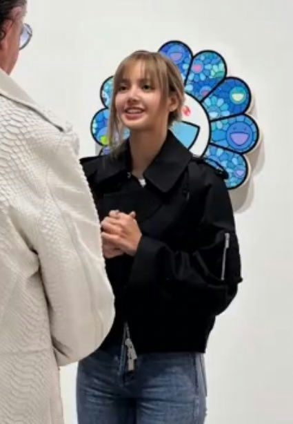 Lisa BLACKPINK bare-faced looktwo' 'people' '' 'isa' 'jacket' 'flower' 'art.