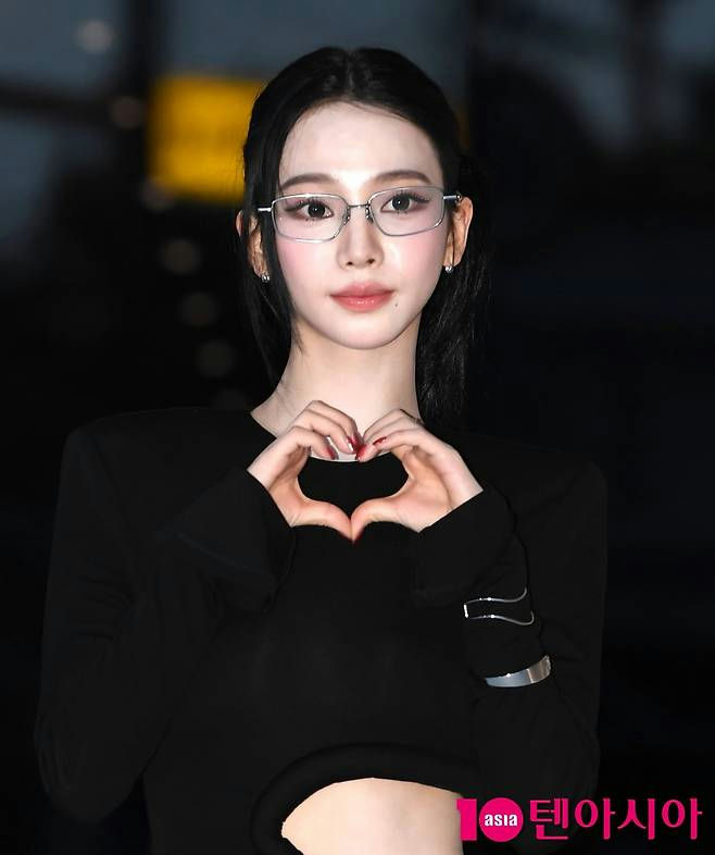 Karina aespa black designer dressperson' 'woman' 'glasses' 'heart' 'black.