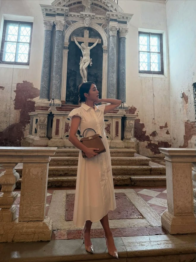 Lee Min-jung church photo controversyperson' 'church' 'dress' 'altar' 'shoes.