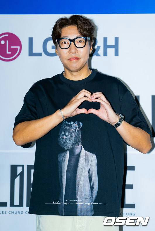 YouTuber Great Library last SNS postperson' 'man' 'heart' 'glasses' 'tshirt.