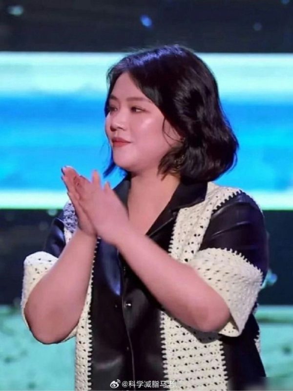 Ma Sichun Zhang Zhexian breakupperson' 'woman' 'clapping' 'leather' 'shirt.