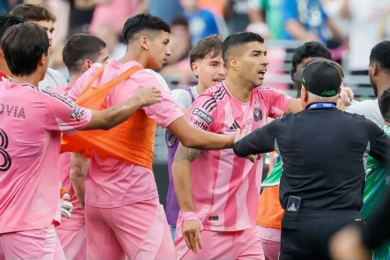 Luis Suárez Leagues Cup banpeople' 'soccer' 'pink' 'jersey' 'referee' 'argument.