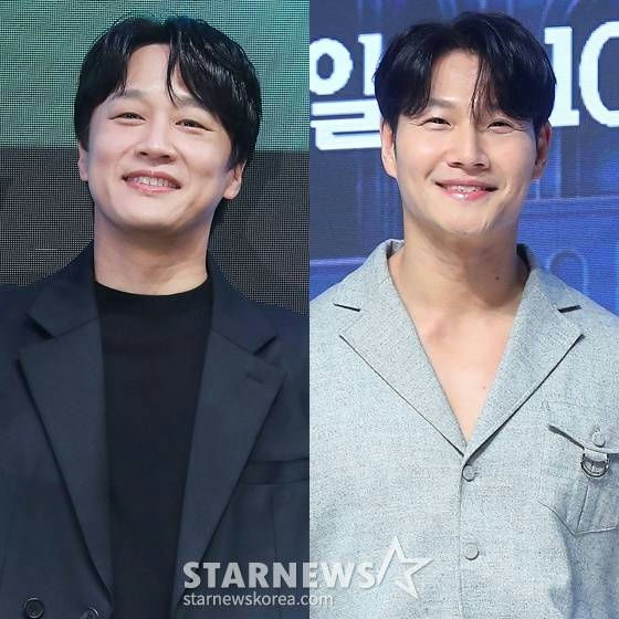 Cha Tae-hyun Kim Jong-kook Running Mantwo' 'men' 'smile' 'suits' 'indoors.