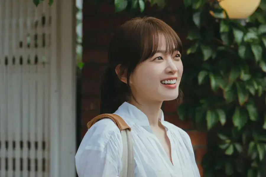 Chun Woo-hee Draws Praise for Chemistry with Song Joong-ki in ‘My Youth’