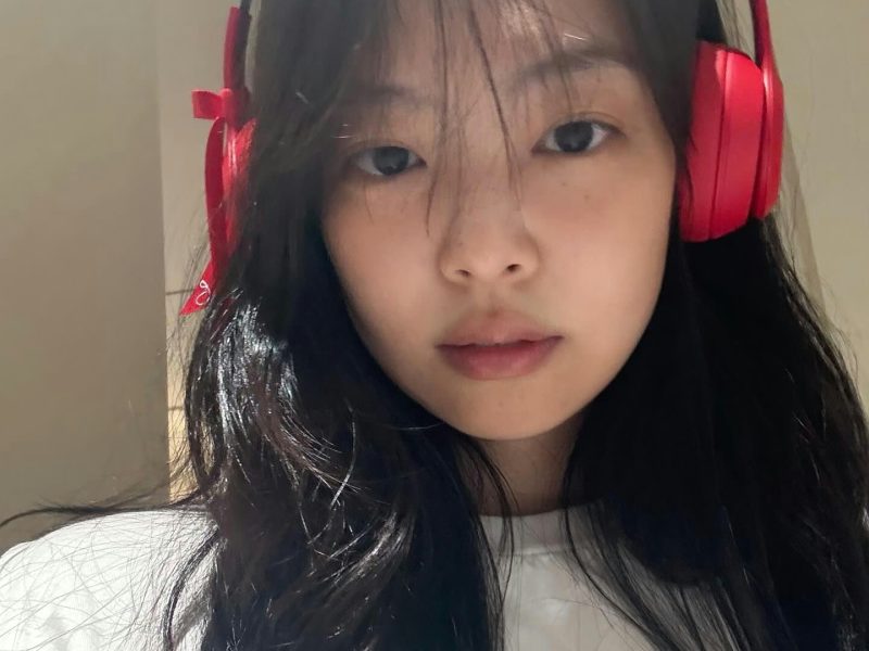Jennie BLACKPINK no makeupperson' 'headphones' 'red' 'hair' 'black.