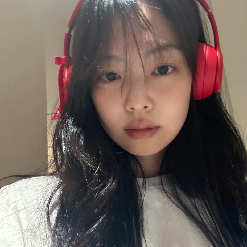 Jennie BLACKPINK no makeupperson' 'headphones' 'red' 'hair' 'black.