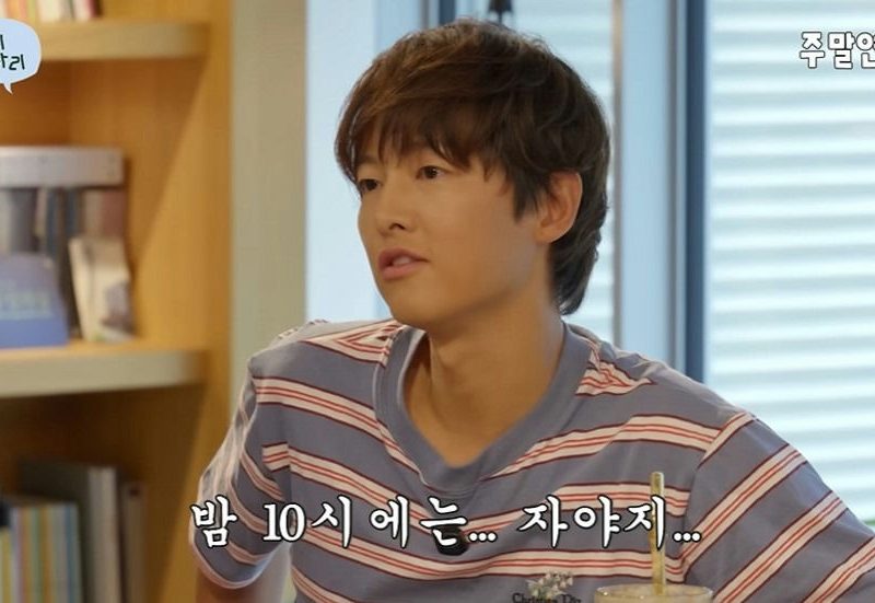 Song Joong-ki late-night drinking controversyperson' 'striped' 'shirt' '' 'orean' 'bookcase.