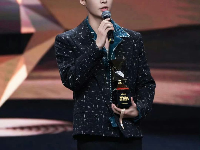EXO Lay Zhang relationship reunion Suhoperson' 'microphone' 'award' 'blazer' 'stage.