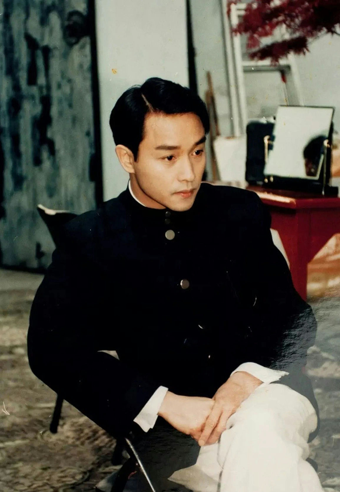 Leslie Cheung final phone callperson' 'portrait' 'blackjacket' 'chair' 'mirror.