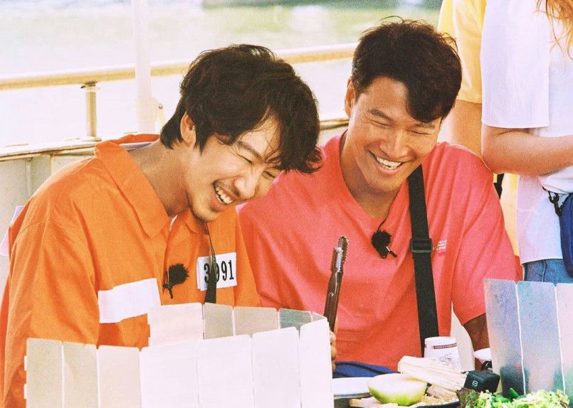 Kim Jong-kook wedding guest list Lee Kwang-soo absence' '' 'laughing' 'orange' 'cooking' 'barbeque.