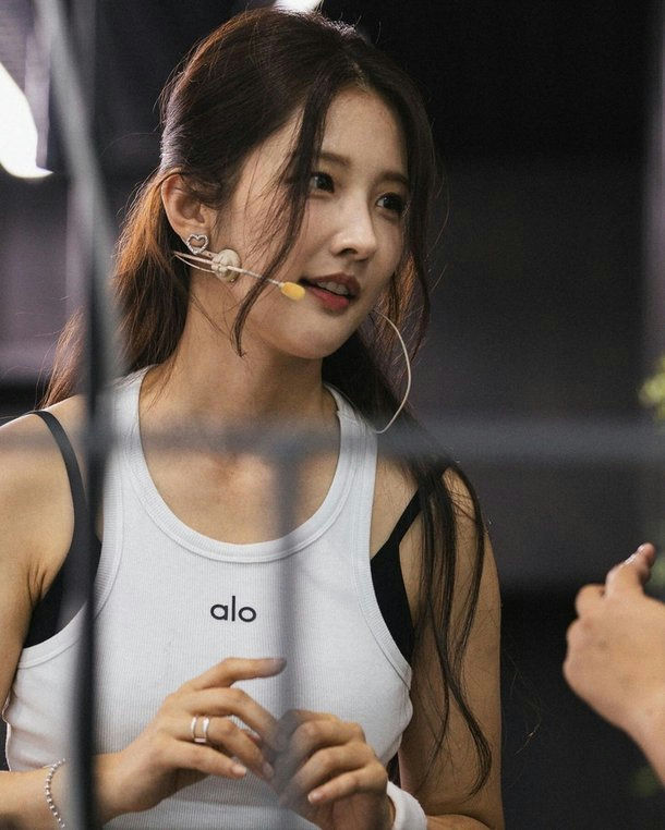 Nam Ji-hyun barre instructorpeople' 'woman' 'microphone' 'tank' 'top' 'earrings.
