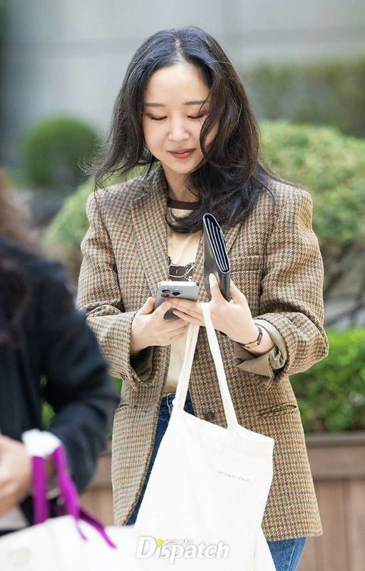 Min Hee-jin HYBE court battle 270 minutesperson' 'female' 'blazer' 'phone' 'tote.