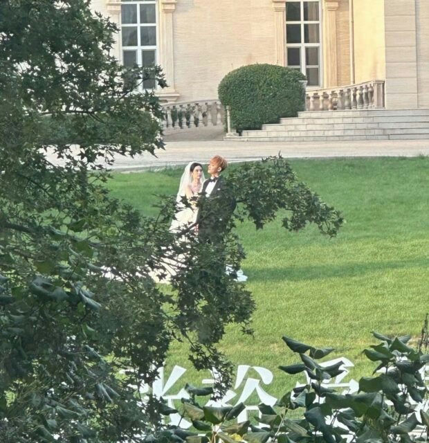 Huang Zitao Xu Yiyang wedding photospeople' 'wedding' 'outdoor' 'groom' 'bride.