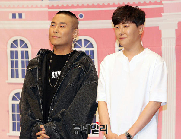 Black Eyed Pilseung splittwo' 'men' '' 'sian' 'fashion' 'staff' 'white' 'shirt.