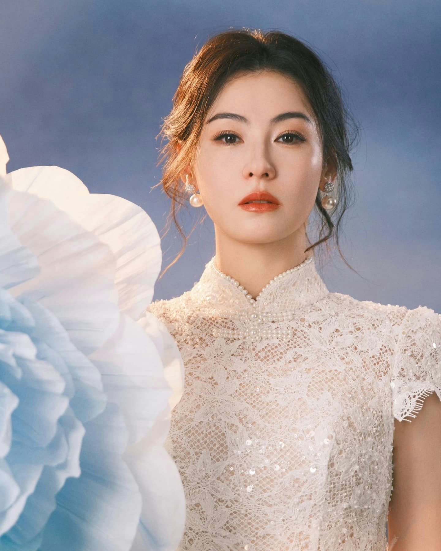 Cecilia Cheung and Faye Wong parenting styleswoman' 'portrait' 'lace' 'pearl' 'flower.