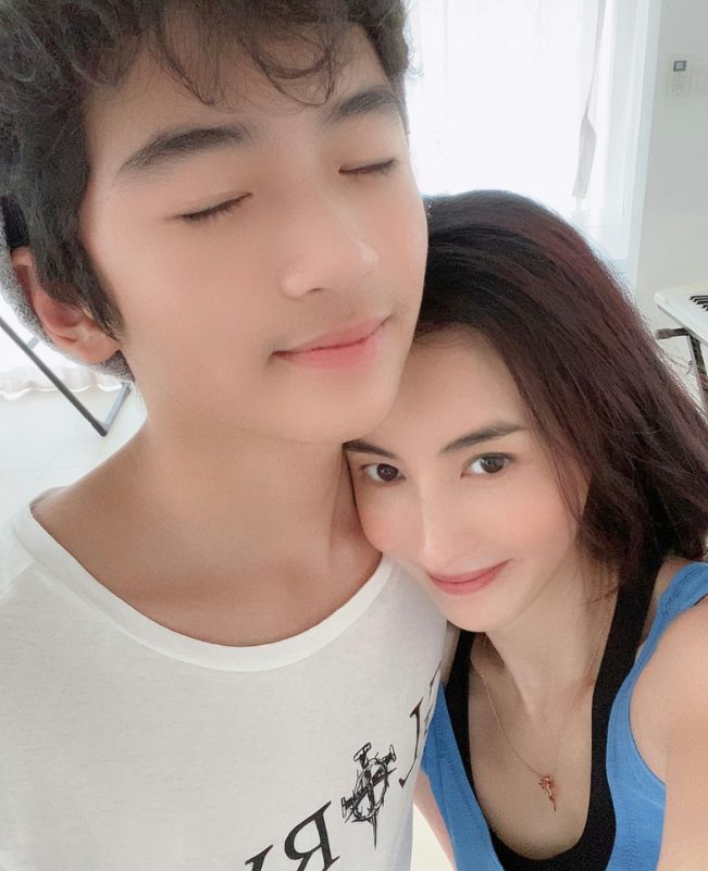 Cecilia Cheung and Faye Wong parenting stylespeople' 'affection' 'smile' 'portrait' 'selfie.