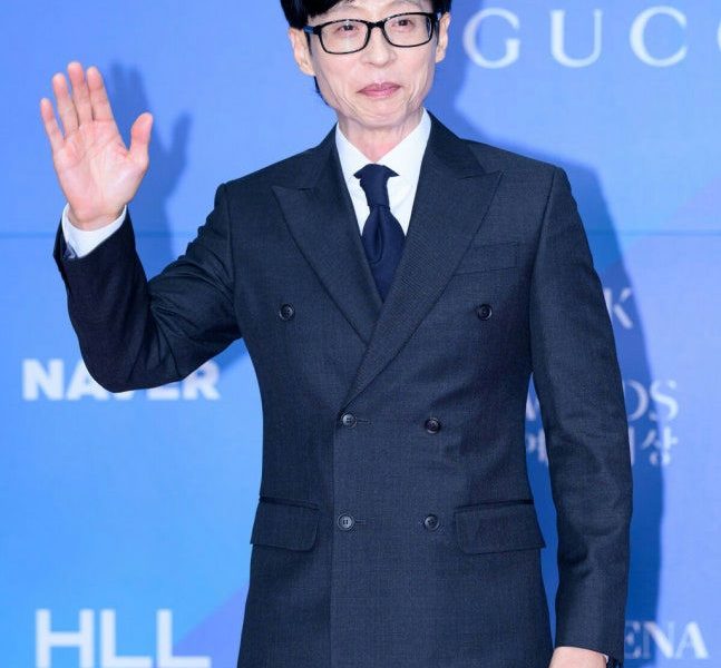 Yoo Jae Suk real estate investmentsperson' 'suit' 'glasses' 'waving' 'tie.