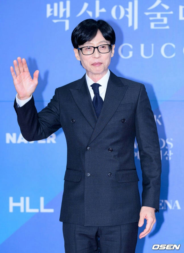 Yoo Jae Suk real estate investmentsperson' 'suit' 'glasses' 'waving' 'tie.