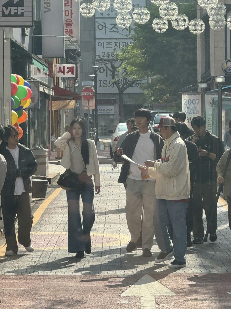 Waiting for Kyungdo JTBC dramapeople' 'walking' 'street' 'balloons' 'advertisement.