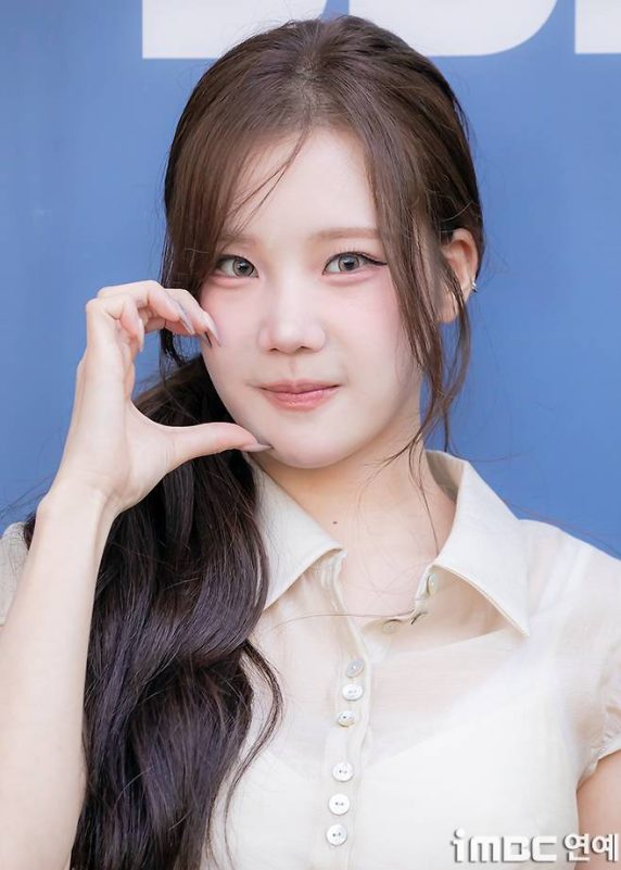 MOMOLAND-JooE