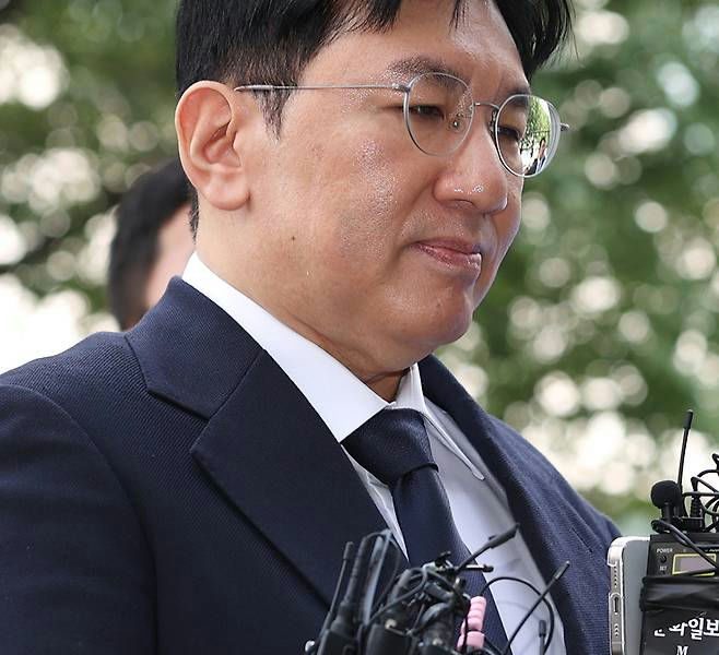 Bang Si Hyuk police investigationpeople' 'man' 'glasses' 'suit' 'microphone.