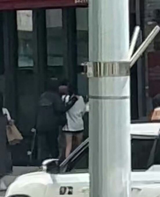 Yoon Jiyoon spotted in Gangnampeople' 'two' 'hug' 'street' 'building.