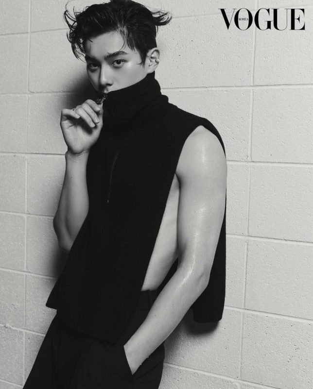 Lee Chae Min Bon Appétit, Your Majestypeople' 'man' 'vogue' 'turtleneck' 'arm.