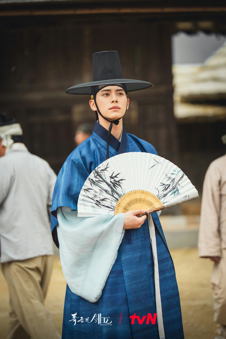 Lee Chae Min Bon Appétit, Your Majestypeople' '' 'orean' 'traditional' 'clothing' 'fan' 'hat.