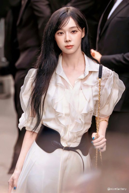 Winter bodyguard model revelationpeople' 'woman' 'white' 'dress' 'black' 'belt' 'ruffles.