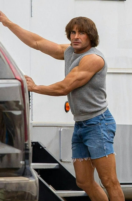 Zac Efron transformationperson' '' 'ac' 'fron' '' 'uscular' '' 'ray' 'hirt' '' 'enim' 'horts.