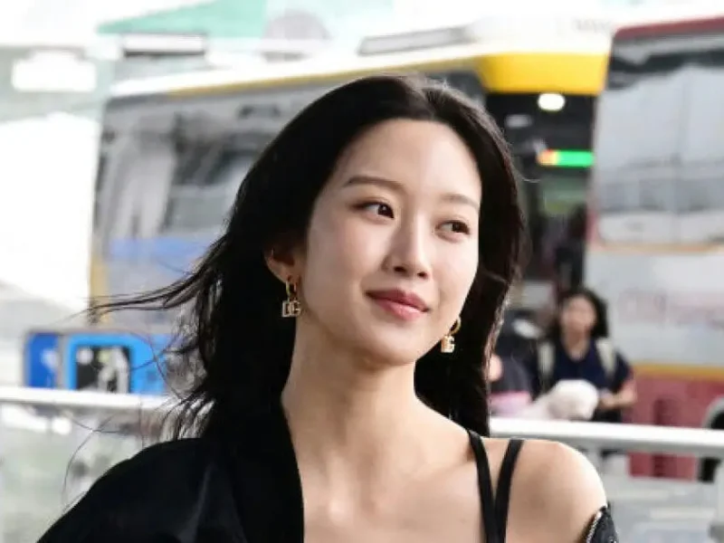 moon ga young airport lingerie look