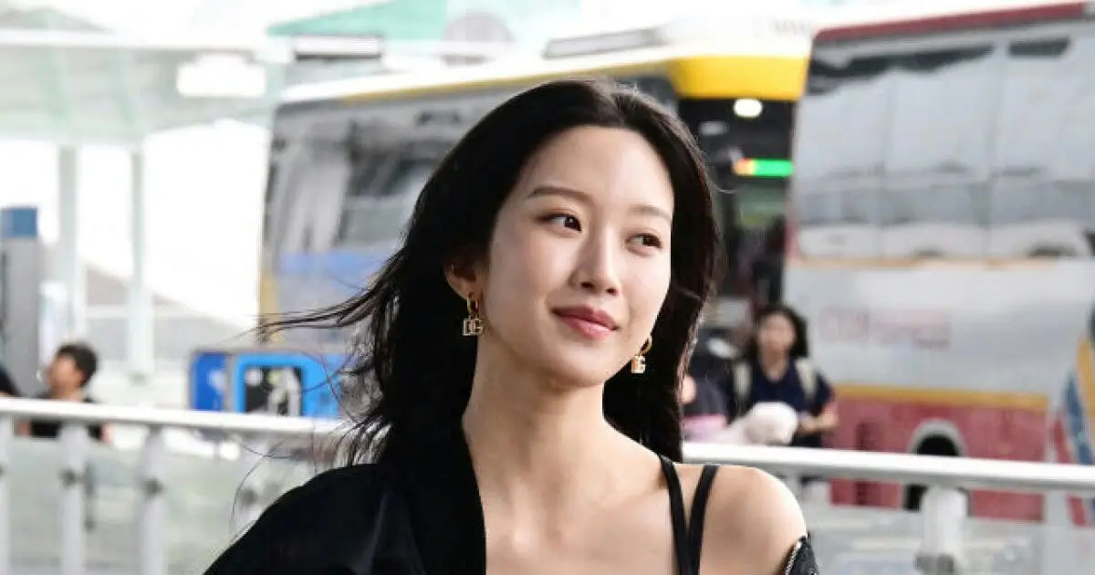 moon ga young airport lingerie look