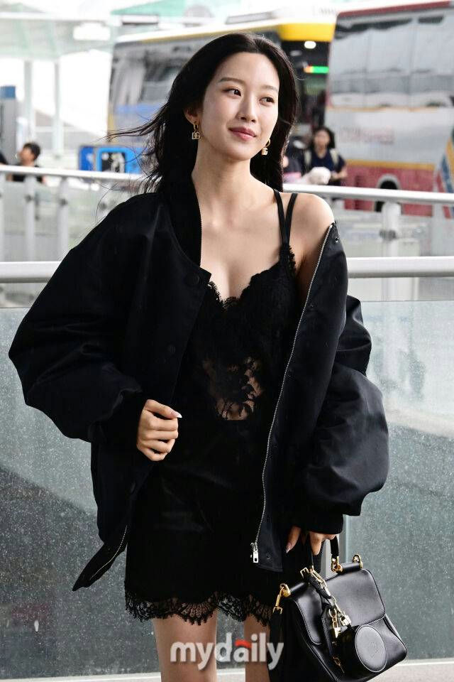 Moon Ga Young airport lingerie lookwoman' 'airport' 'blackdress' 'jacket' 'handbag.