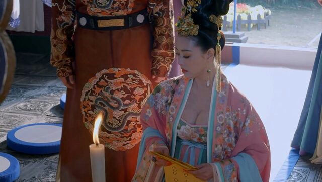 The Empress of China costume controversypeople' 'ceremony' 'candle' 'traditional' 'costume.