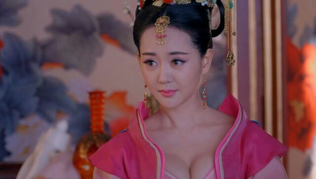 The Empress of China costume controversypeople' 'woman' 'jewelry' 'portrait' 'traditional.