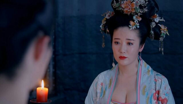 The Empress of China costume controversypeople' 'candlelight' 'traditional' 'clothing' 'headdress' 'serious.