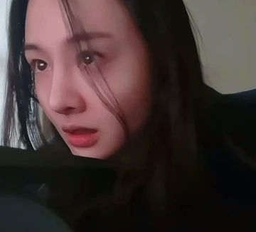 Zheng Shuang new appearanceperson' '' '' 'woman' 'indoors' 'worried' 'looking.