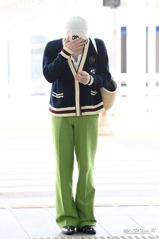 G-Dragon grandma-core airport fashionperson' 'airport' 'cardigan' 'beanie' 'green.