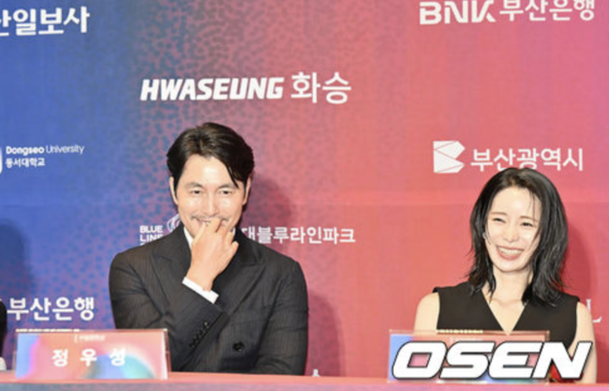 Lim Ji Yeon Jung Woo Sung reunionpeople' 'two' 'suit' 'smile' 'presentation.