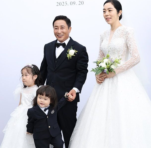 Kim Byung-man remarriagewedding' 'family' 'formalwear' 'bouquet.