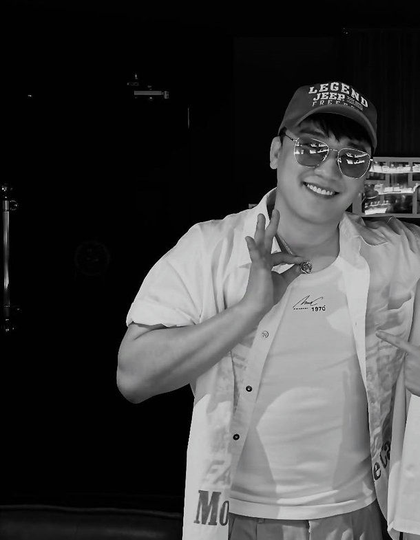 Seungri recent updatepeople' 'one' 'sunglasses' 'hat' 'smile.