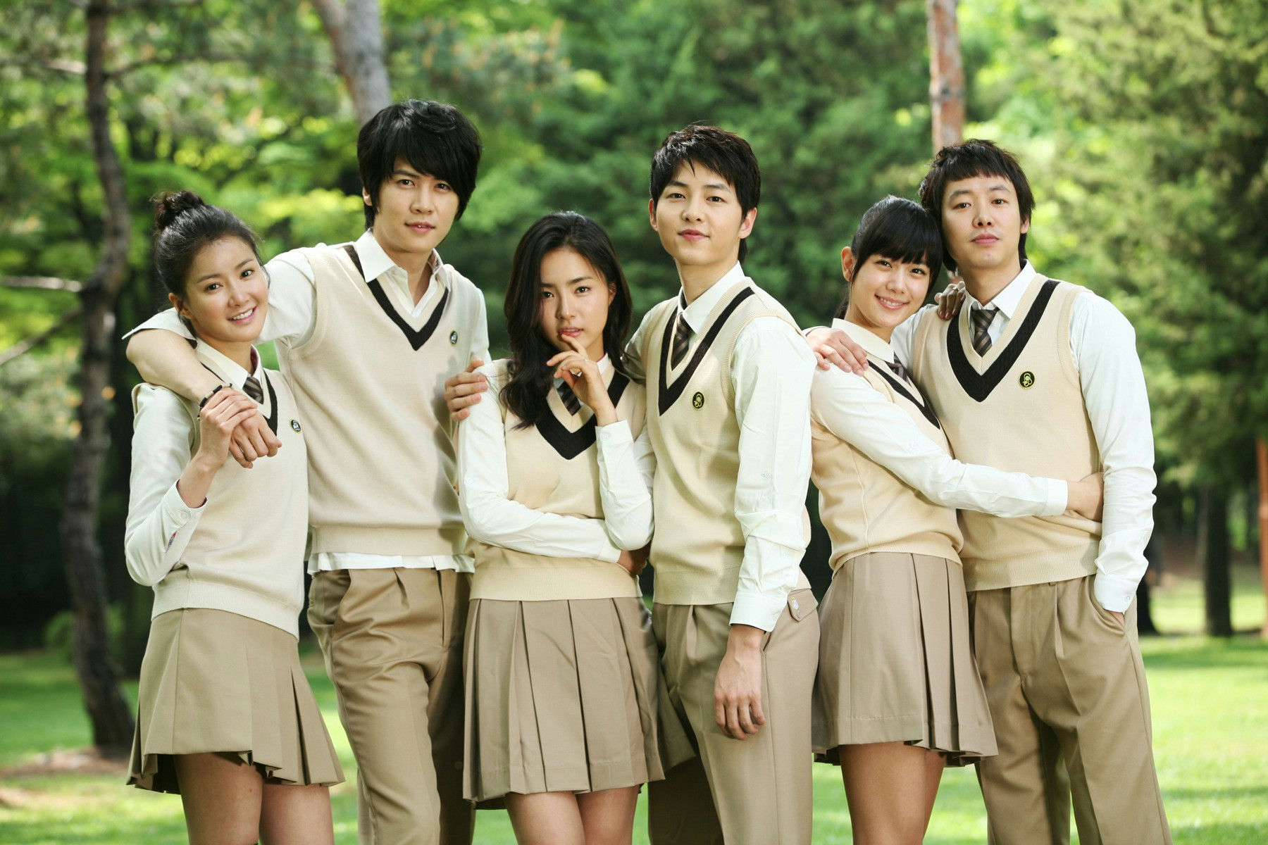 Korean actors 18+ films' '' 'students' 'uniform' 'outdoors' 'group.