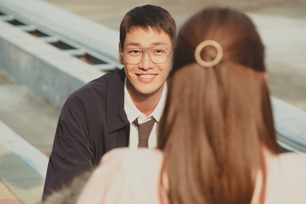 Korean actors 18+ filmspeople' 'smiling' 'glasses' 'hairclip' 'couple.