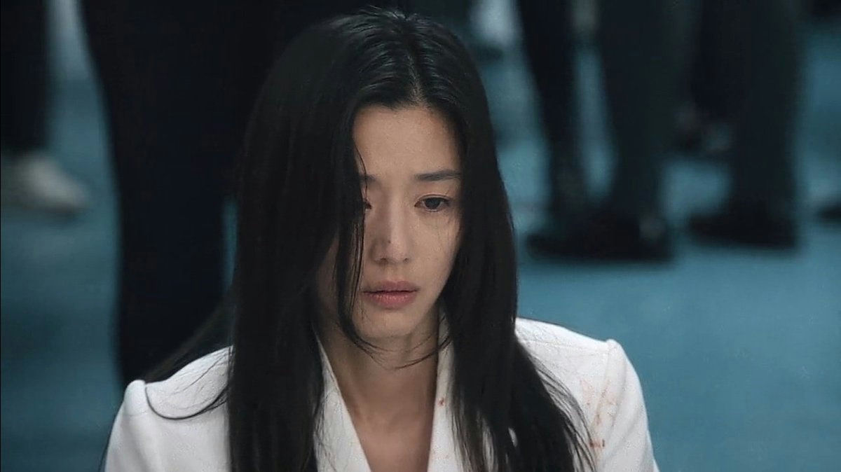Jeon Ji Hyun China backlash Jang Na Ra comparisonpeople' 'woman' 'sad' 'white' 'jacket' 'blood.
