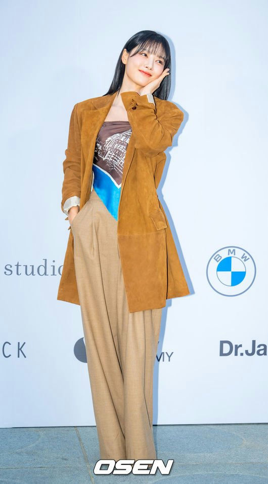 Kim Yoo Jung fashion redemptionperson' 'woman' 'blazer' 'smile' 'scarf.